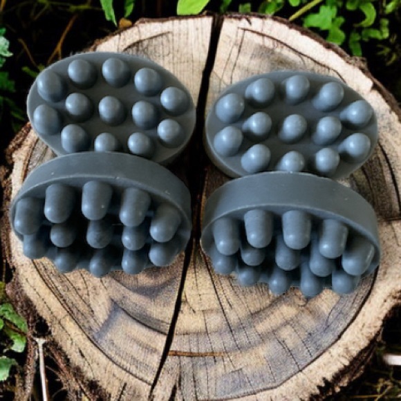 Hand Crafted Loofah Charcoal Soap - Eucalyptus and vanilla - Picture 6 of 7